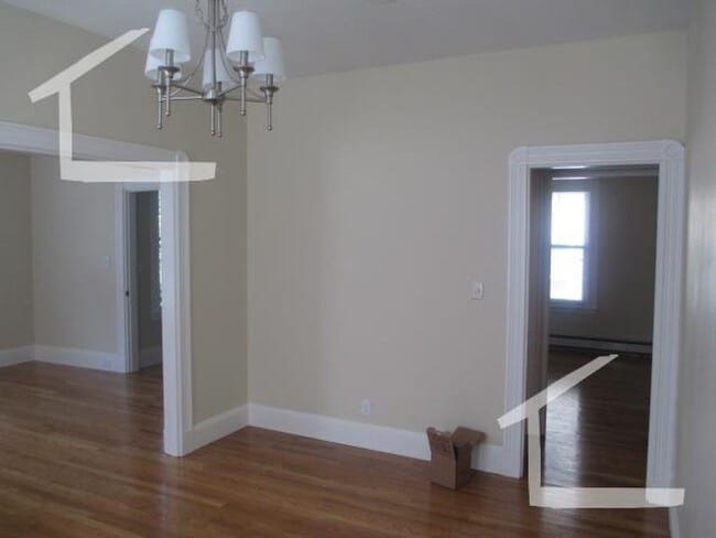 Building Photo - 9/1 Renovated two-level 4BR/2BA near Brighton Center