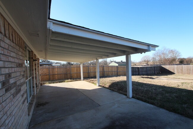 Building Photo - Coming Soon! 3 Bedroom in Flint!
