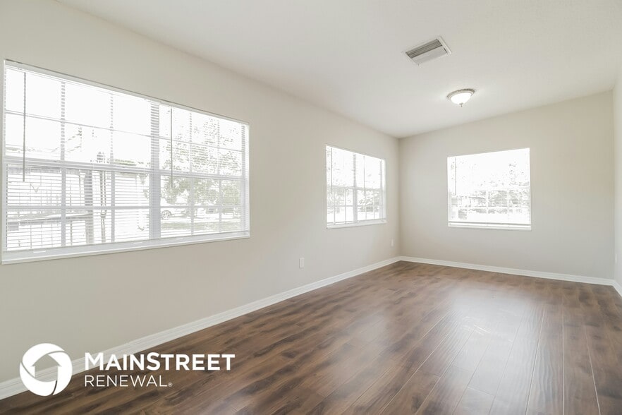 Building Photo - 451 E 6th St