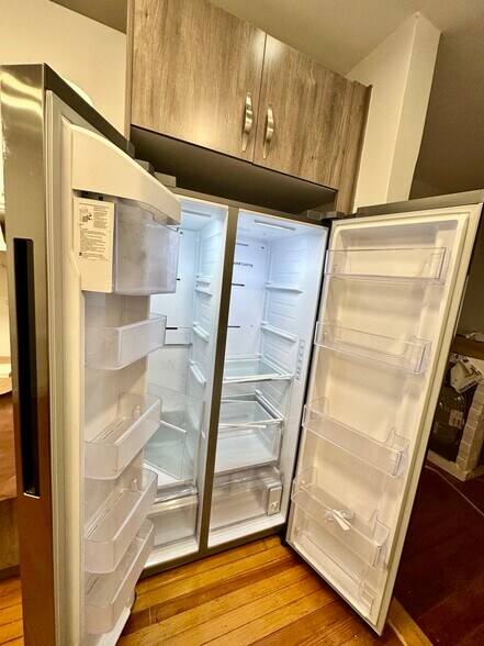 Large Capacity SIDE BY SIDE Refrig / Freezer SAMSUNG - 328 High St
