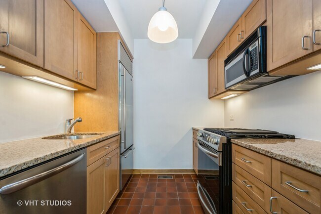 Building Photo - 2058 N Seminary Ave