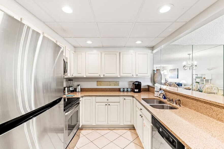 Building Photo - 8815 Thomas Dr