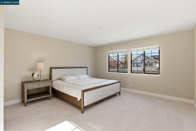 Building Photo - 121 Haslemere Ct