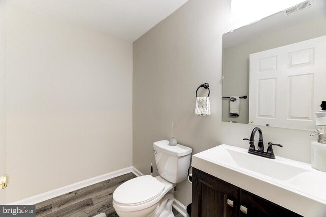 Building Photo - 2520 Banshire Dr