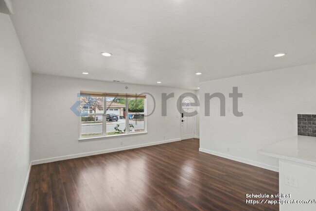 Building Photo - 10173 Santa Clara Ave