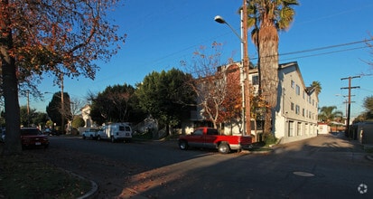 Building Photo - 221 W Elm Ave