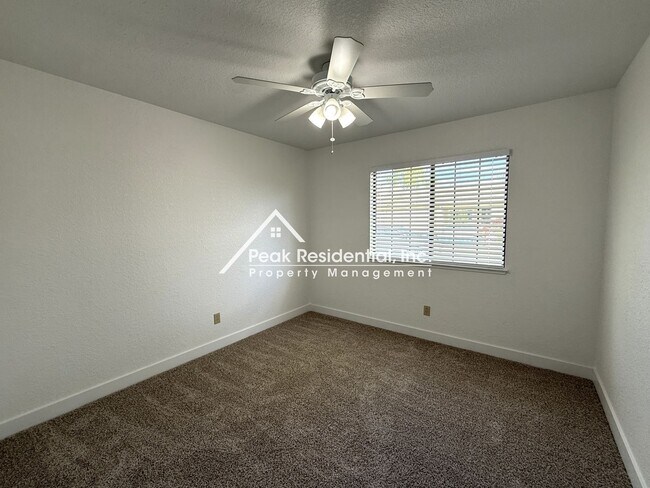 Building Photo - Wonderful Orangevale 4bd/2ba Home with 2 Car Garage!