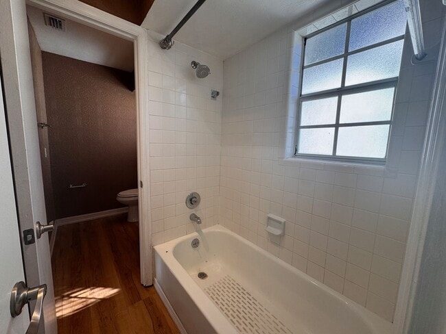 Building Photo - Spacious 2-bedroom, 1.5-bath end-unit townhouse in Carriage House