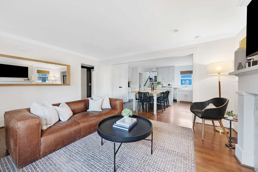 Building Photo - 1701 Neal Terrace