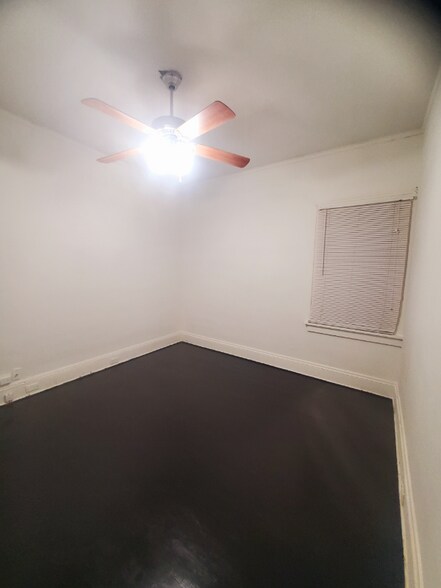 Building Photo - 11806 Farringdon Ave