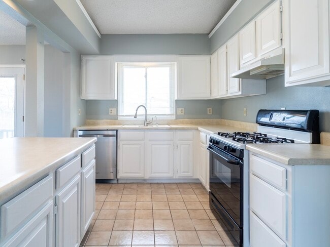 Building Photo - 2714 E Central Ave