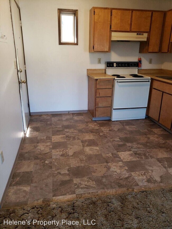 Building Photo - 145-155 NW Larry St