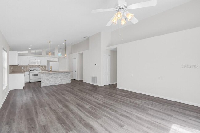 Building Photo - 15746 Autumn Glen Ave