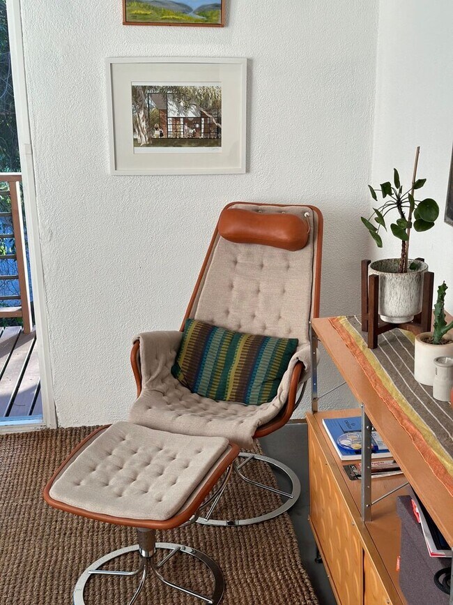 Building Photo - Pasadena Paradise! Mid Century Modern Home with Huge Deck and Hillside Views