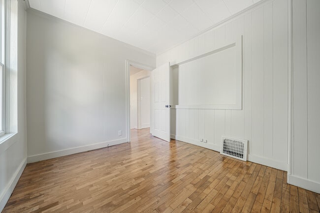 Bedroom 1 (main level) - 907 N Fair St