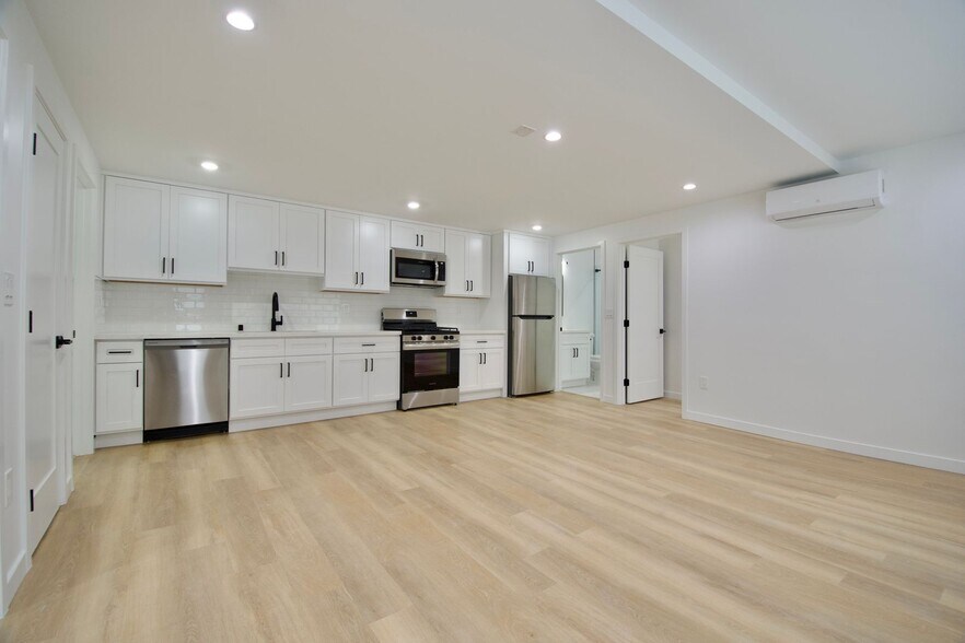 Building Photo - 1507 Silver Lake Blvd