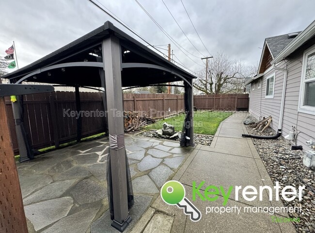 Building Photo - 356 7th St SE