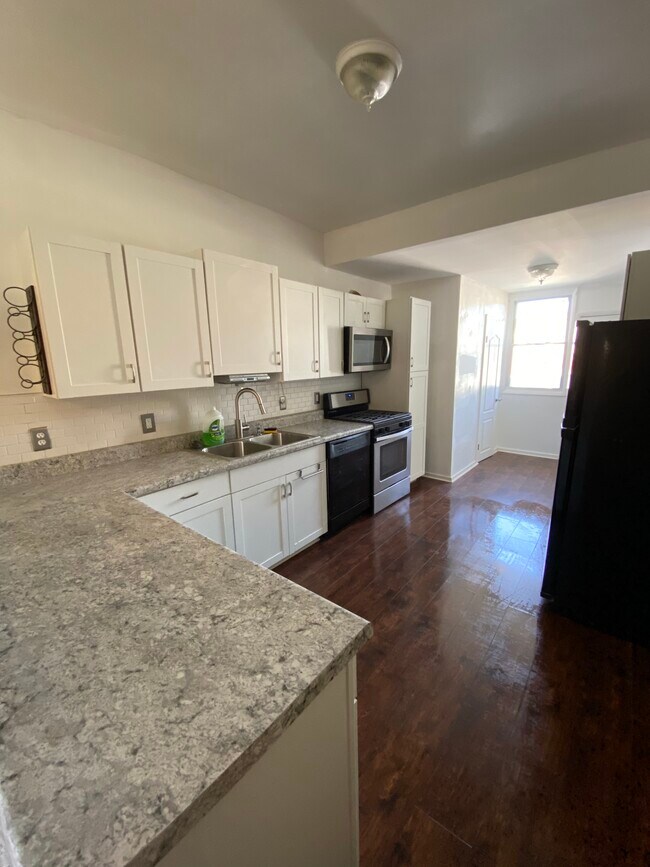 Building Photo - 1346 N 11th St