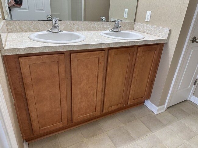 Building Photo - 495 Canyon Oak Loop