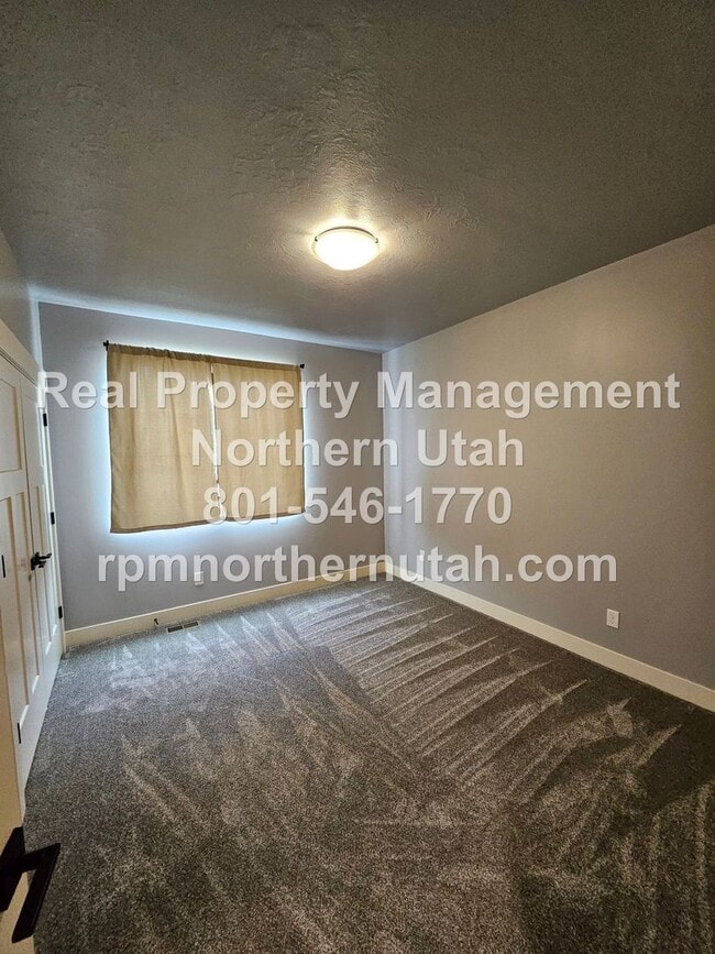 Building Photo - 3 Bedroom 2 Bath Duplex in Perry Now Avail...