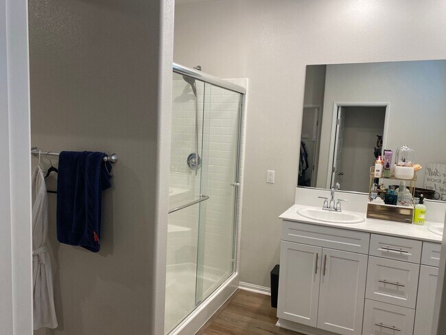 Building Photo - 40578 Birchfield Dr