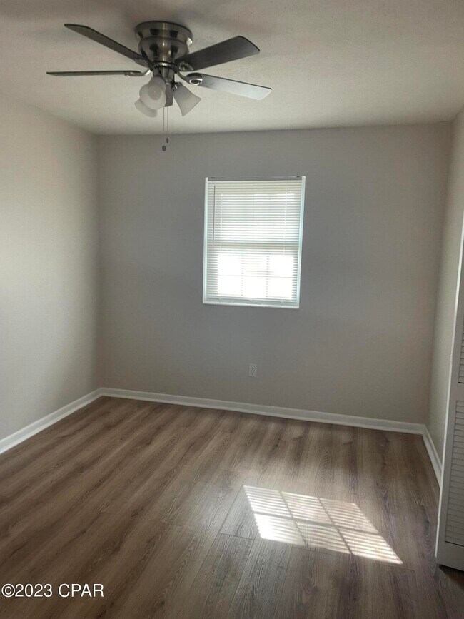 Building Photo - 102 Hershel Ct