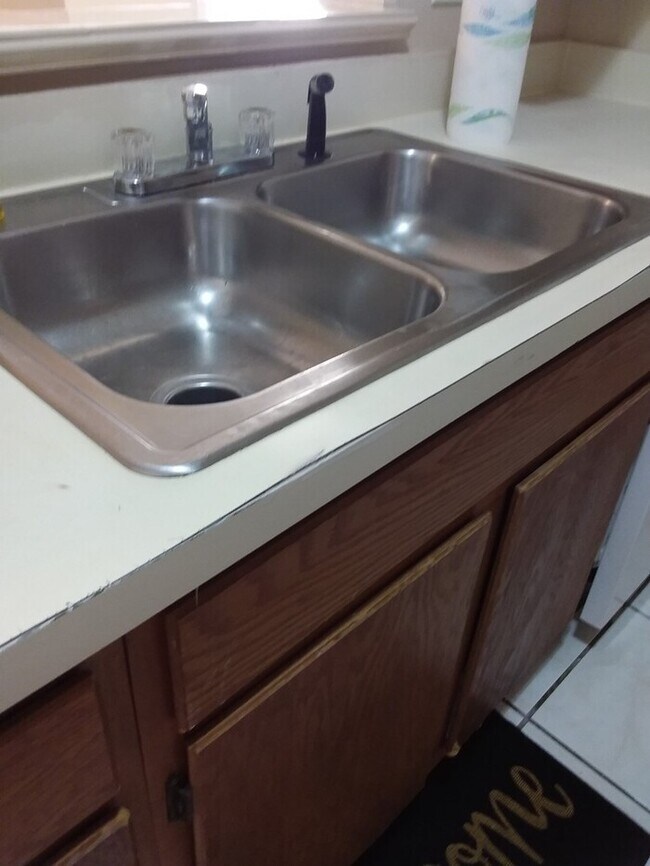 2 bedroom 2 bath townhome near NAS Jax 8572 Pineverde Ln Jacksonville