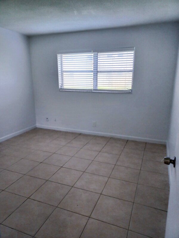 Building Photo - 4165 SW 67th Ave