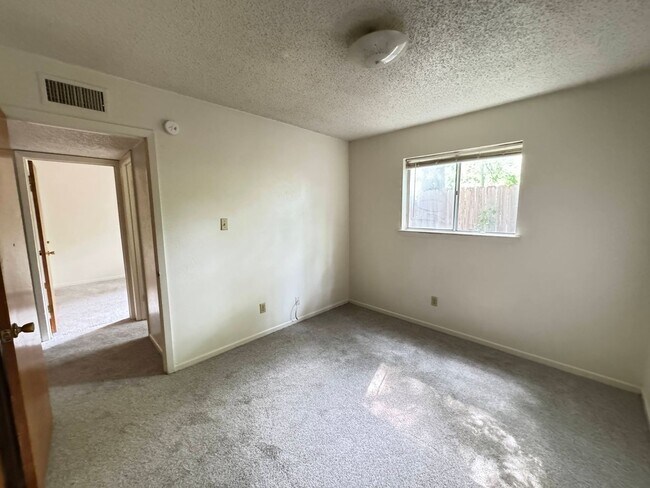 Building Photo - 425 W Avenue C