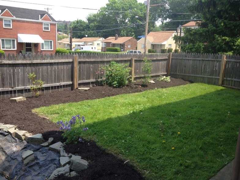 Yard - 3733 California Ave