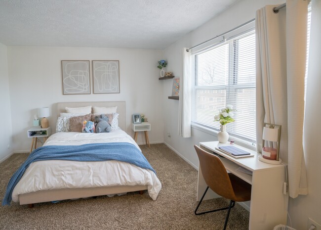 Building Photo - 917 Burcham Dr