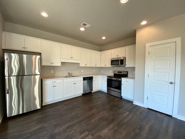 Building Photo - Home for Rent in Weaver AL... Available to View Now!!!