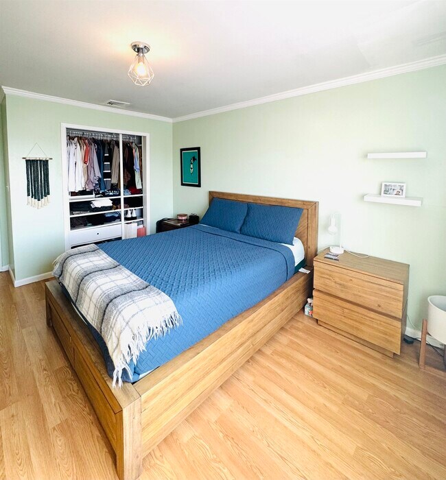 Building Photo - 603 55th St