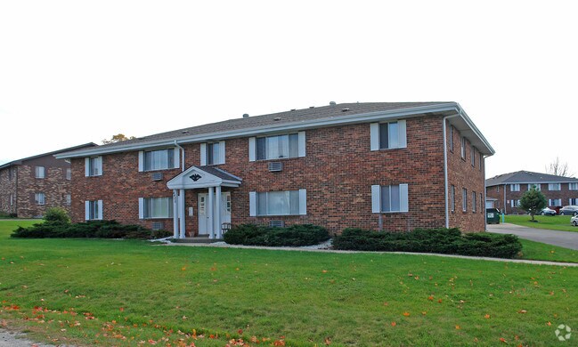 Building Photo - 4405 Kennedy Dr