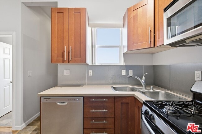 Building Photo - 141 W Ave 31