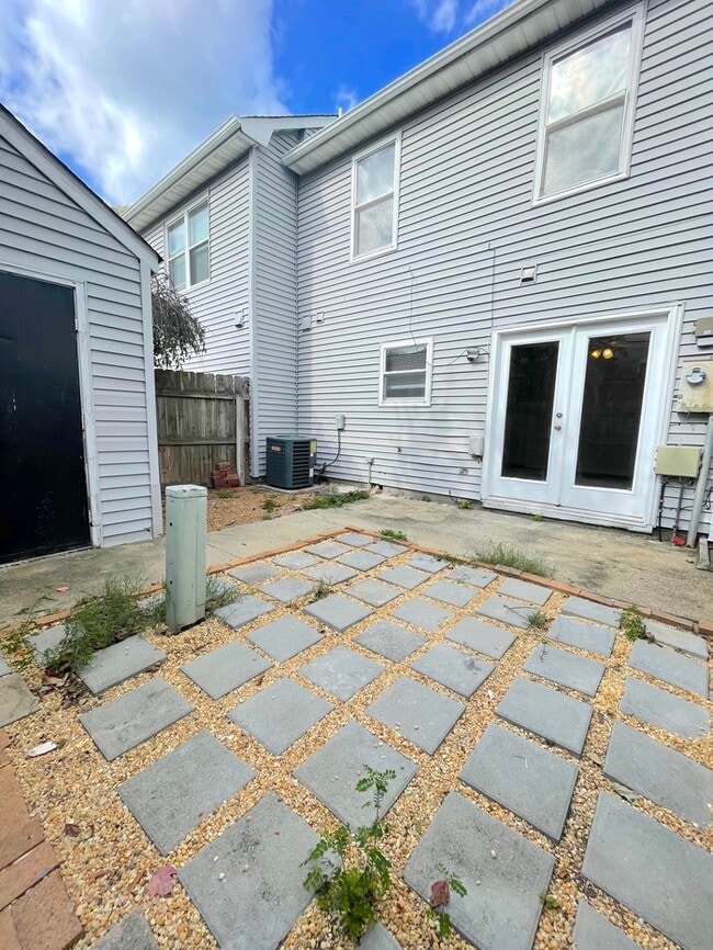 Building Photo - 5523 Gates Landing Rd