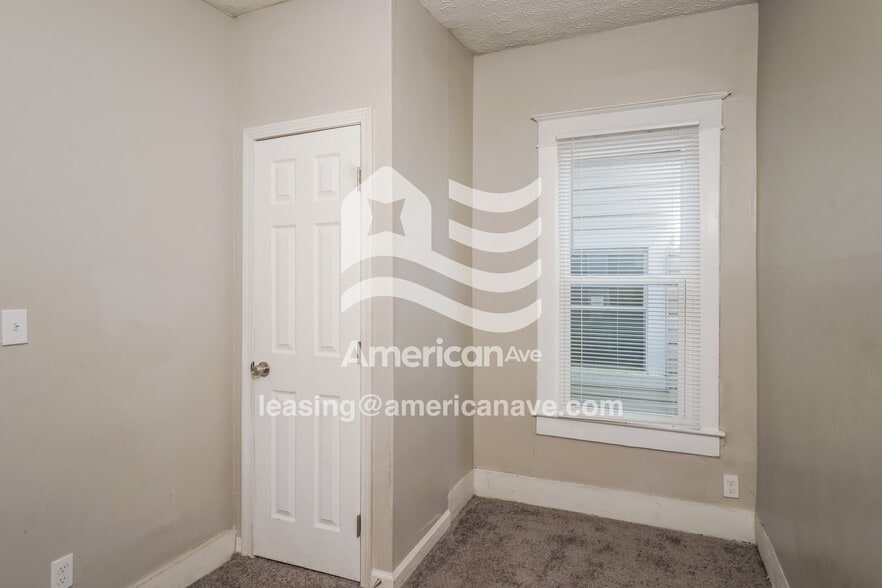 Building Photo - 515 W Whitney Ave