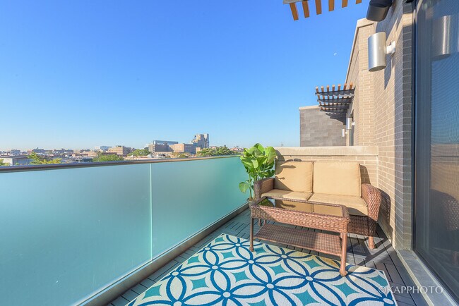 Building Photo - 1146 W Hubbard St