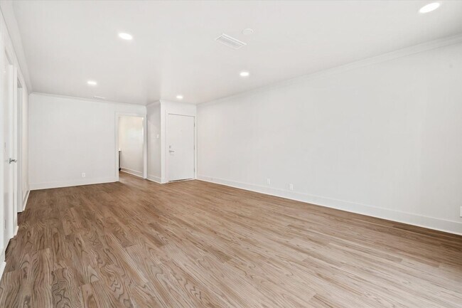 Building Photo - SPRINGHILL OAKS CONDOMINIUMS