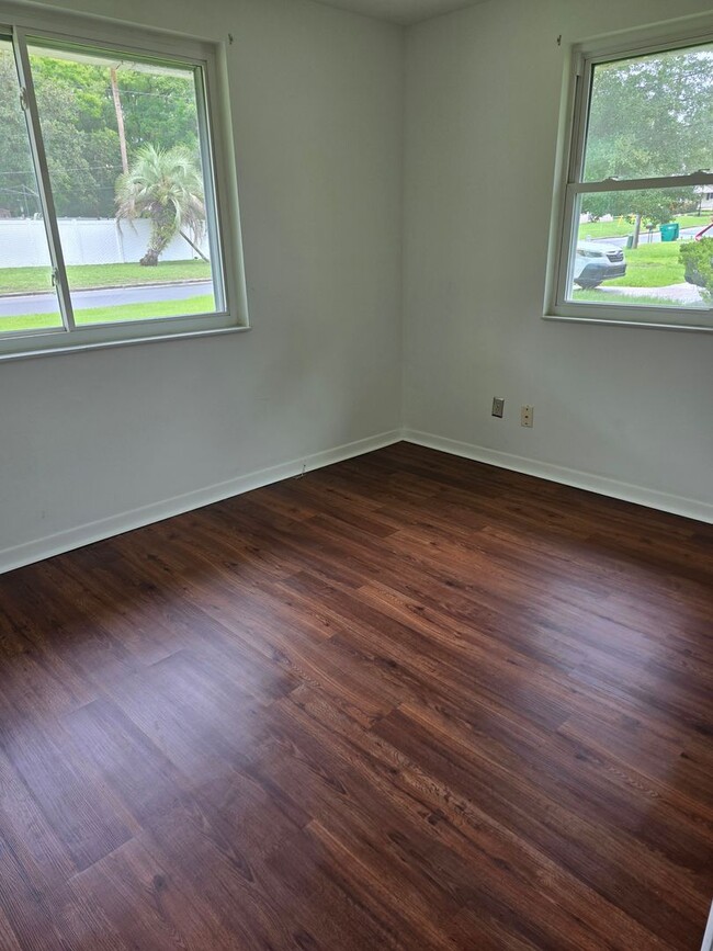 Building Photo - Adorable 2/1 House near Downtown Inverness!!!