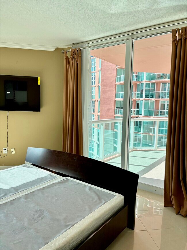 Building Photo - 3370 Hidden Bay Dr