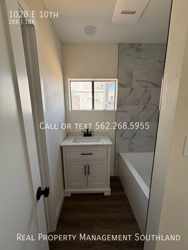 Building Photo - 1028 E 10th-