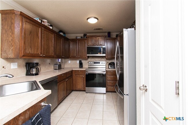 Building Photo - 305 Hedy Dr