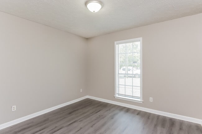 Building Photo - 2645 Fair Oaks Dr