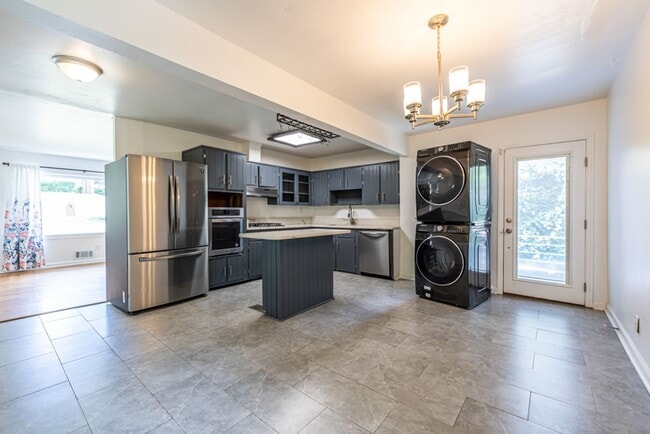 Building Photo - Spacious 4-Bedroom Ranch Home in Belvedere...