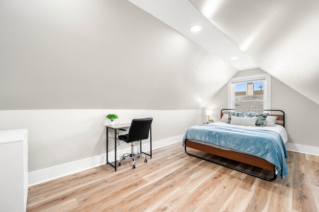 Building Photo - 639 Maple St