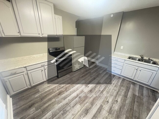 Building Photo - 419 Alberta St