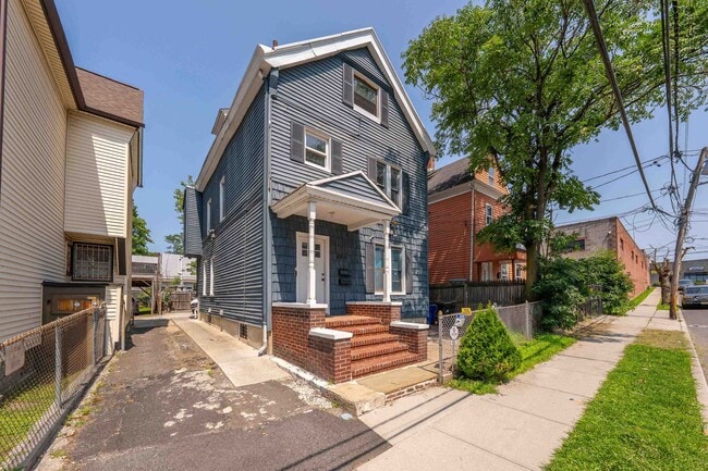 Building Photo - 485 Cary St