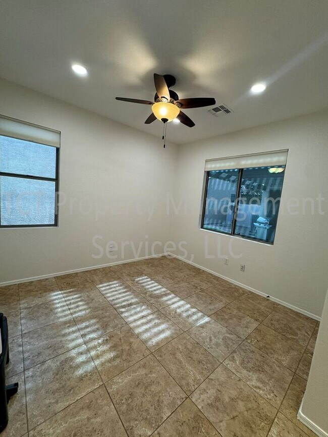 Building Photo - Beautifully Updated Bungalow in Power Ranch