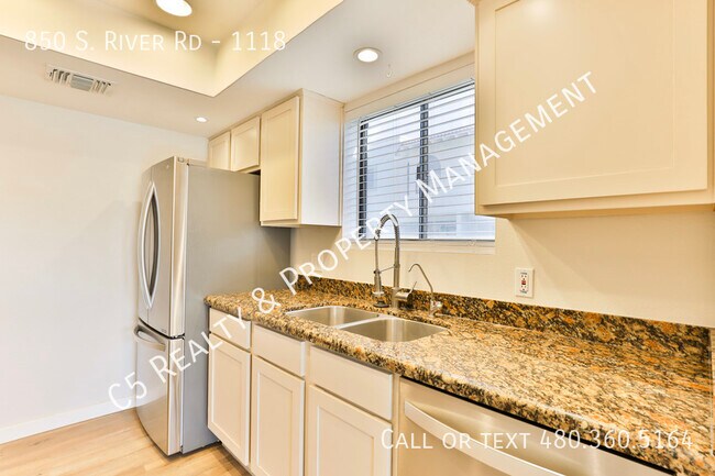 Building Photo - 850 S River Dr